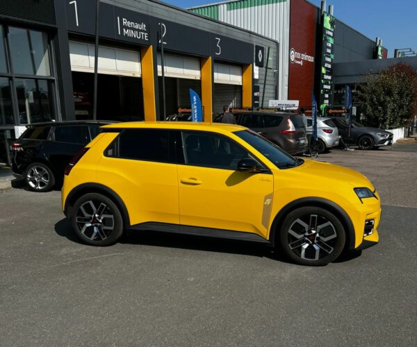 R5 E-Tech Techno 150 ch – Image 2