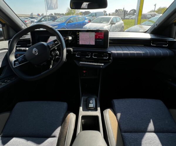 R5 E-Tech Techno 150 ch – Image 4