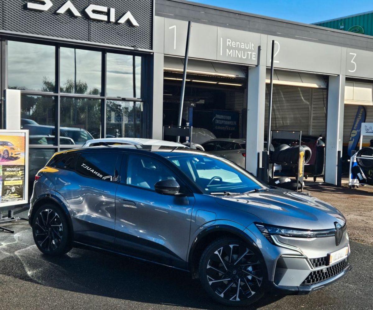 Megane E-tech Esprit Alpine Confort 220ch – Image 2